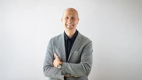 The symbiotic relationship between AI-driven CX and EX